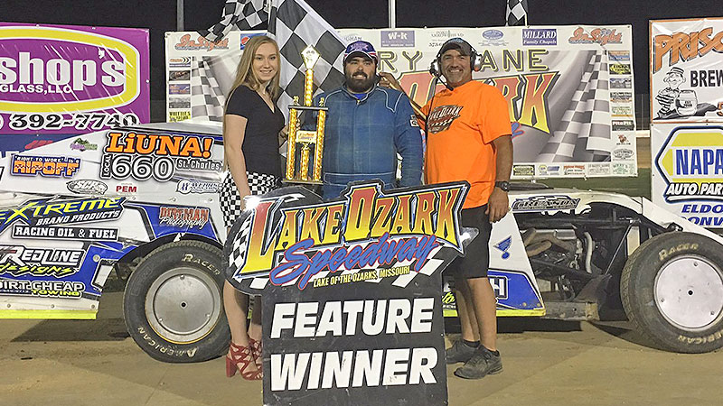 Earl Pryor won the Out-Pace USRA B-Mod feature.