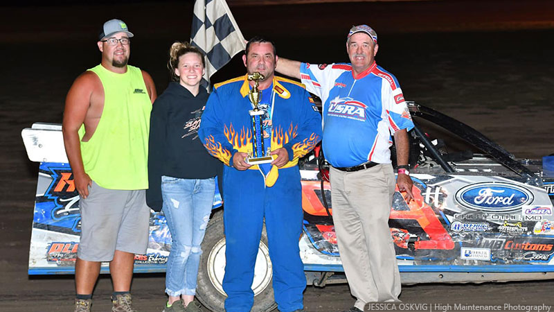 Lee Hibner won the USRA Modified feature.