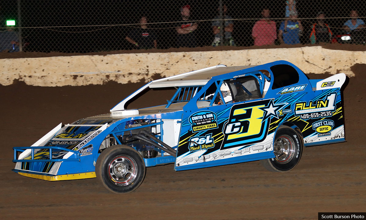 Talan Willis earned the pole for Saturday's USRA Limited Mod main event.
