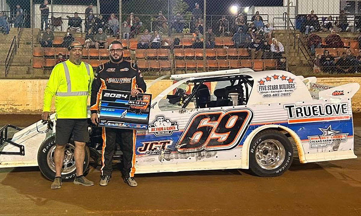 Derick Grigsby won the USRA Limited Mod main event.