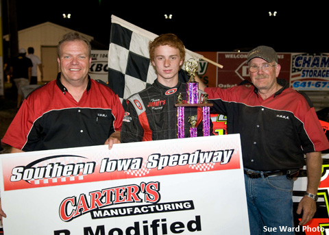 Cayden Carter topped the USRA Karl Performance Parts B-Mod feature race for his second win in a row.