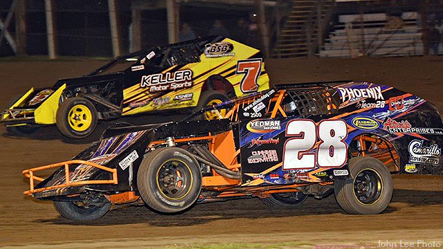 Andy Bryant (28) battles with Doug Keller (7) during the Out-Pace USRA B-Mod main event.