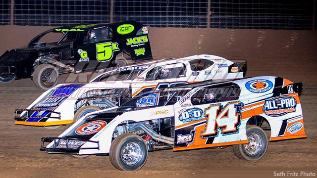 Eventyual winner Triston Dycus (14t) battles with Cody Smith (18) and Danny Veal (5x) at the Red River Speedway.