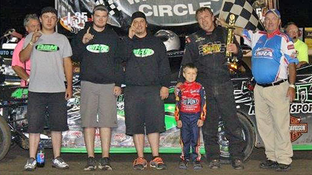Robbie Reed won the USRA Modified feature on Saturday, Aug. 29, at the I-35 Speedway in Winston, Mo.