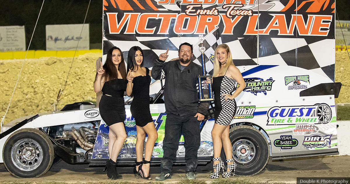 Chad Guest won the USRA Modified main event.