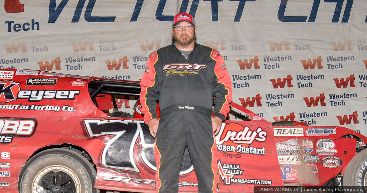 Terry Phillips won the USRA Modified main event.
