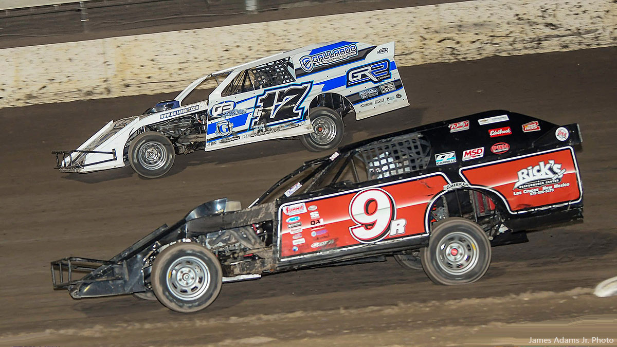 Eventual winner Fito Gallardo (G17) battles for the lead with Jimmy Ray (9R) during the USRA Modified main event.