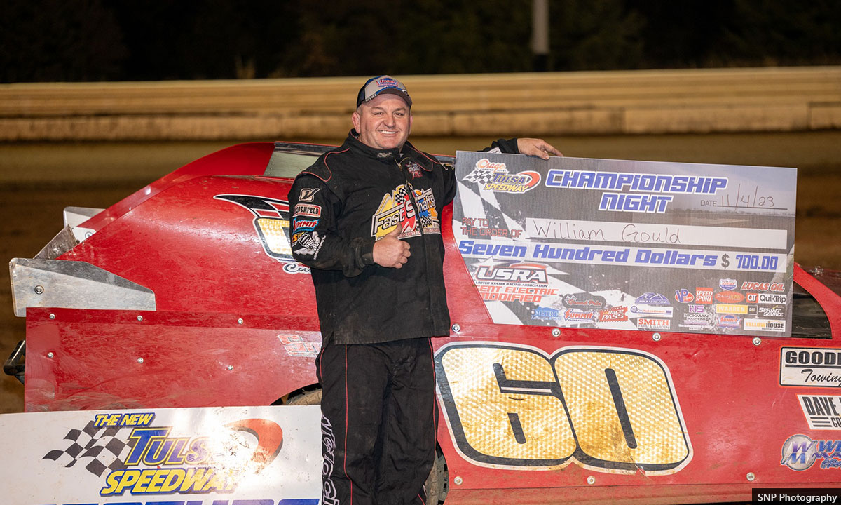 William Gould won the USRA Modified main event.