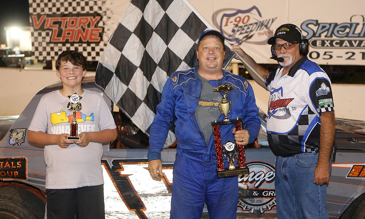 Todd Uhl won the USRA Hobby Stock main event.