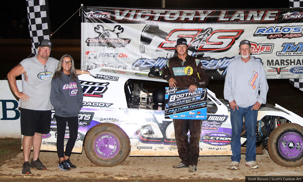 Boone Evans won the USRA Modified main event.