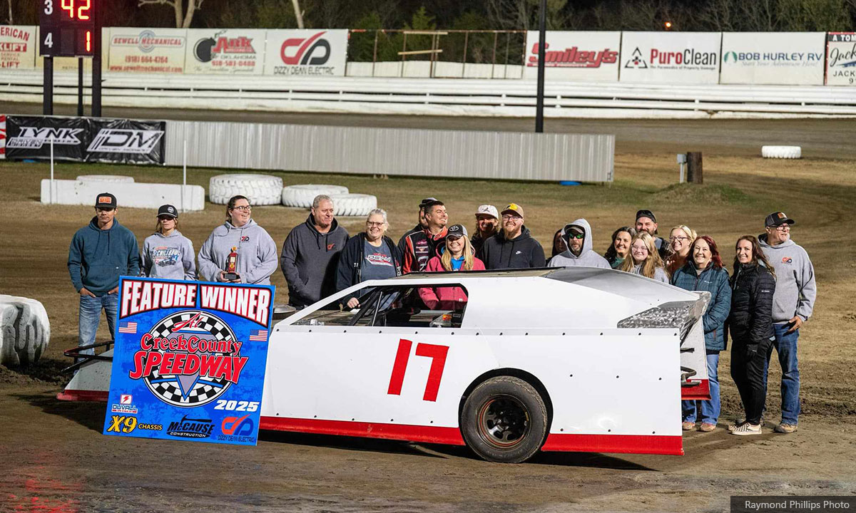 Brandon Dean won the USRA Modified main event.