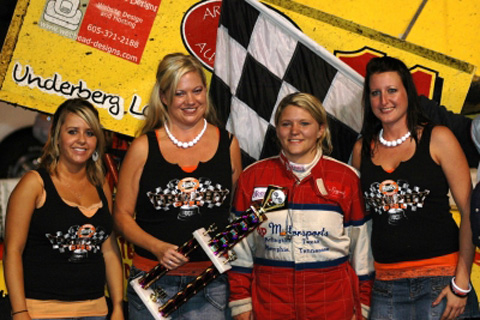 Trisha Underberg out-raced 2008 season champion Jody Rosenboom over the final three laps to score her first-ever USRA Championship Sprint win.